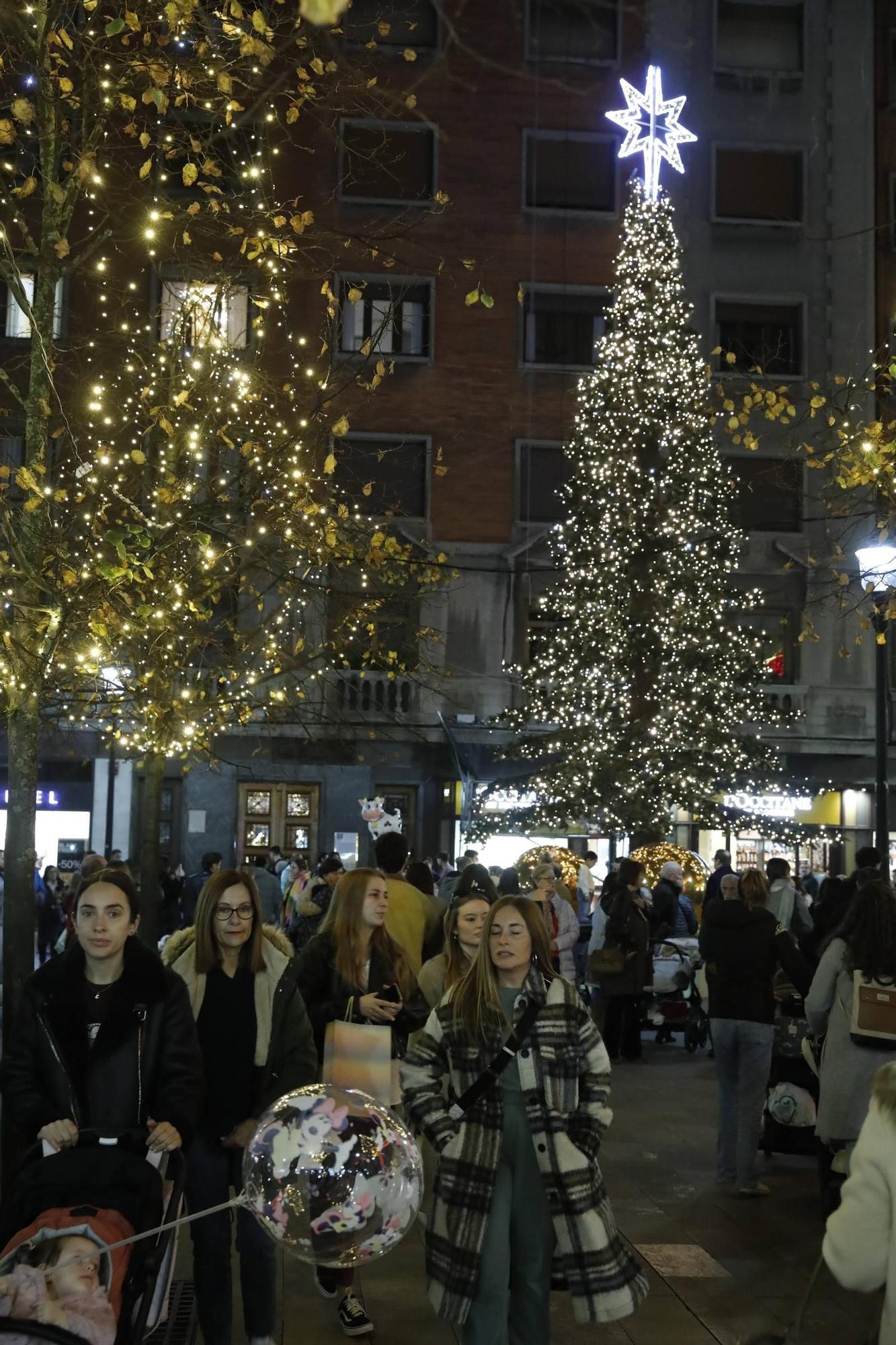 Así fue el encendido del alumbrado navideño de Gijón