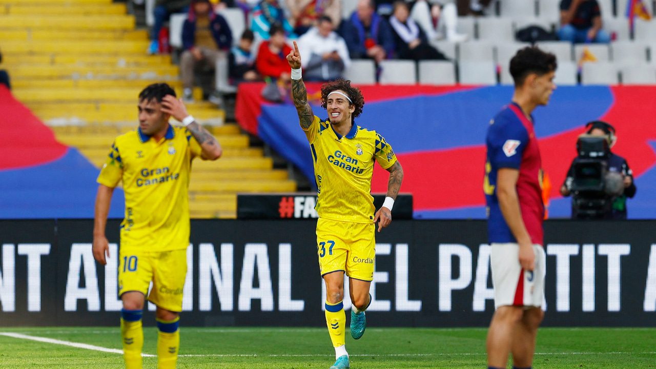 Las Palmas asalta Montjuic e incendia LaLiga (1-2)