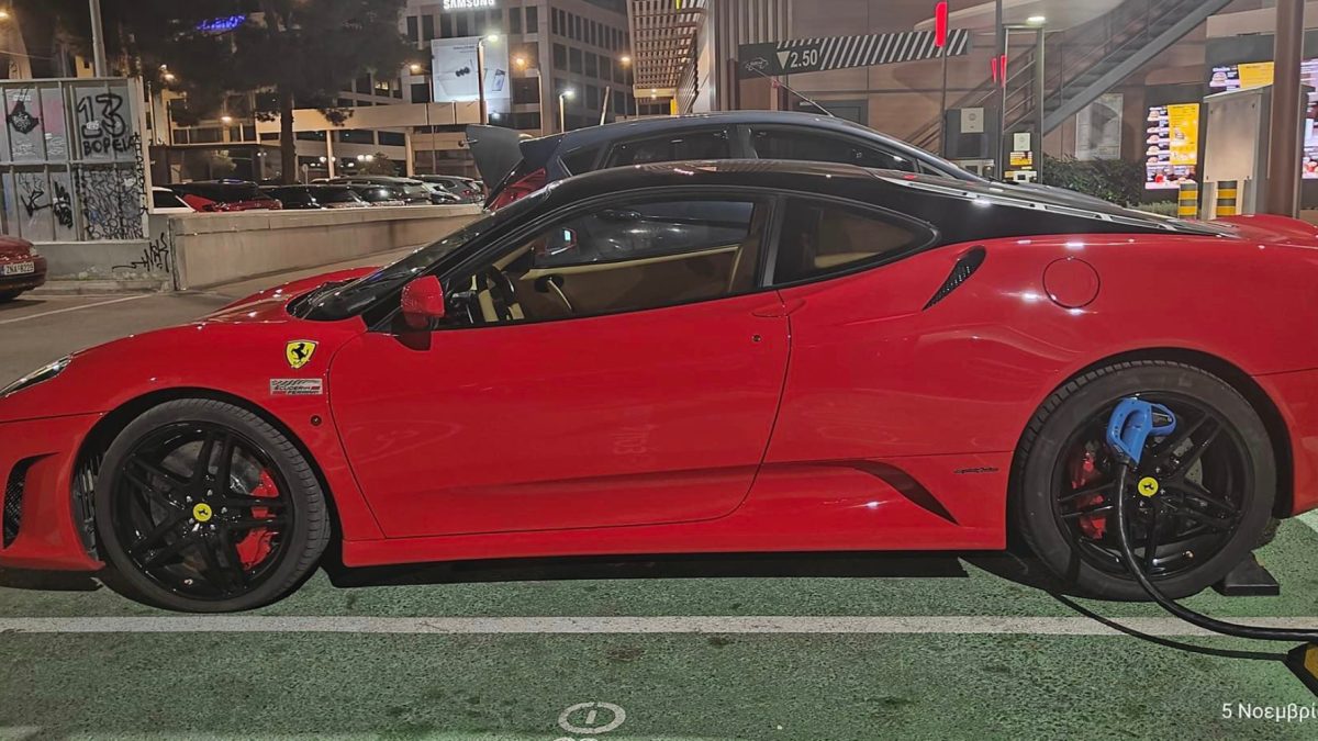 El pequeño detalle por el que este Ferrari F430 ha desatado toda una polémica en redes