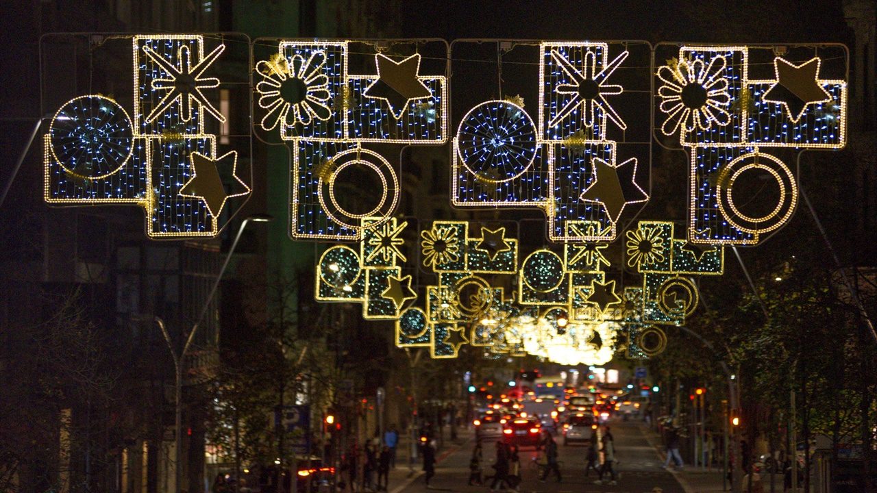 Cuándo se encienden las luces de navidad 2024 en Barcelona