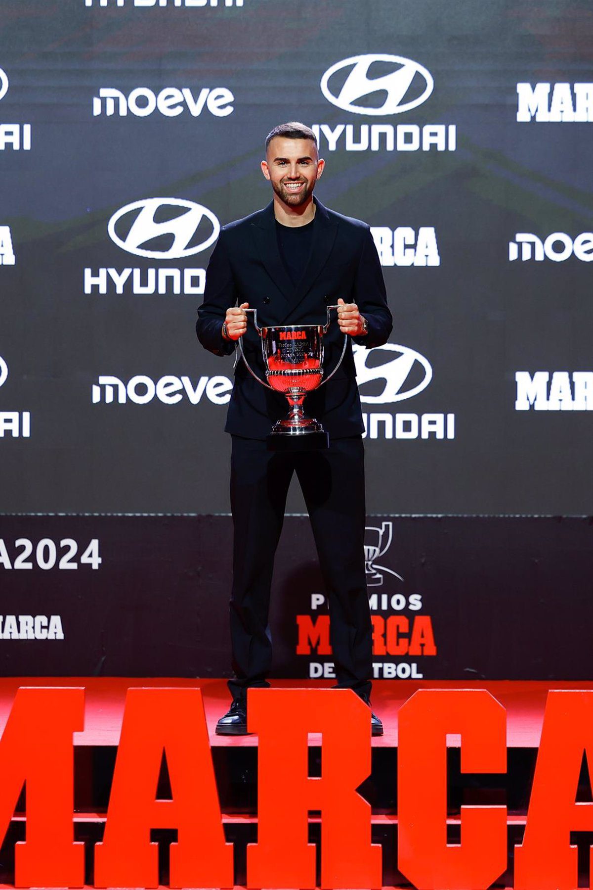 Arde sin heridos parte del chalé del futbolista Borja Mayoral mientras recibía un premio