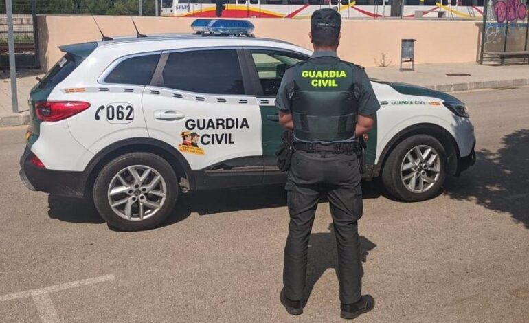 Incautan casi dos kilos de marihuana en el interior de un coche en cala en Porter