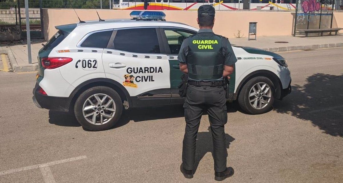 Incautan casi dos kilos de marihuana en el interior de un coche en cala en Porter