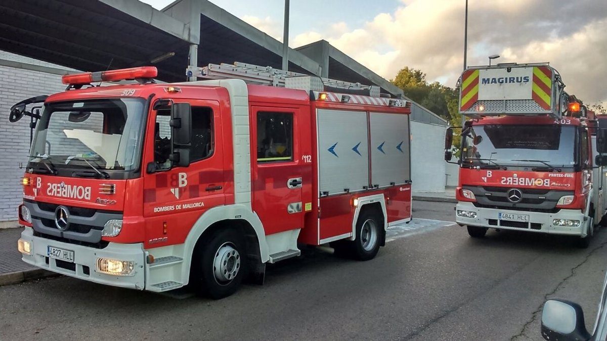 Extinguido un incendio en una empresa de Lloseta al prender fuego una máquina