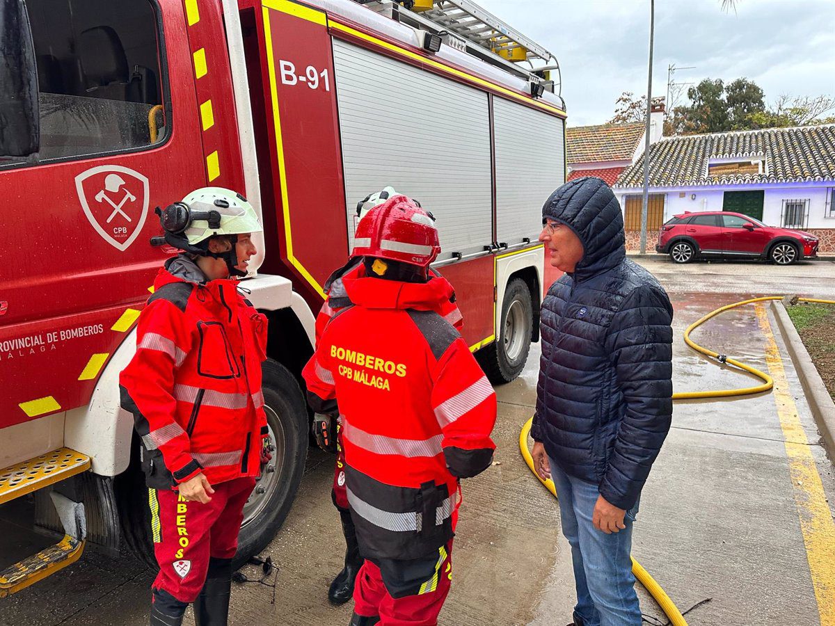 Bomberos de Diputación de Málaga realizan 30 intervenciones en la provincia y duplican efectivos en tres parques