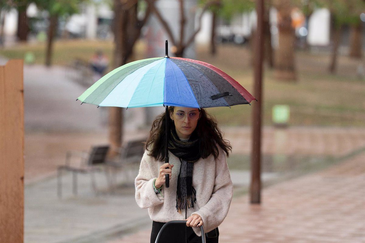 Los Bombers descartan incidentes de madrugada por las lluvias y Protecció Civil desactiva alertas