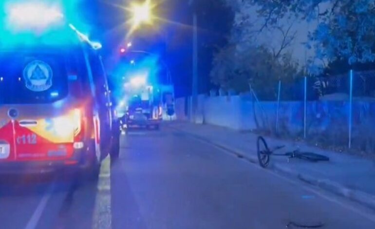 Sucesos.- Un ciclista de 18 años sufre heridas graves tras chocar con un coche en Villaverde