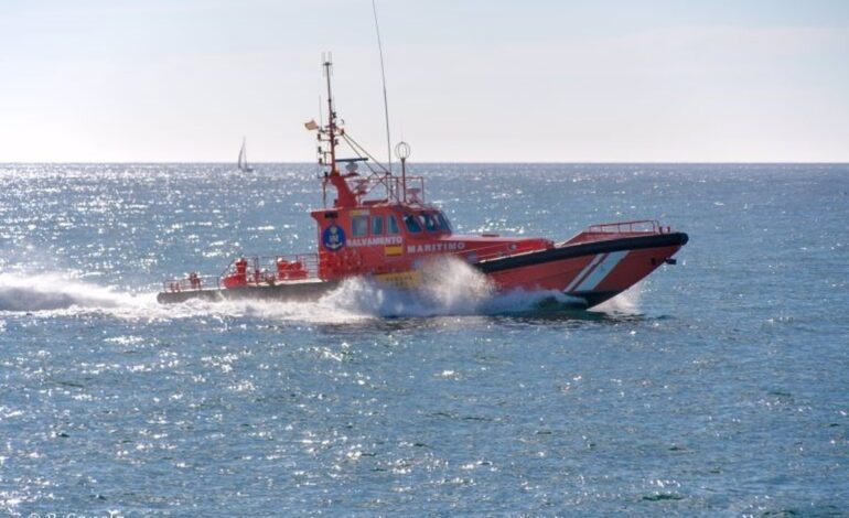 Buscan a un pescador desaparecido en la localidad malagueña de Vélez-Málaga