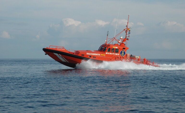 Reactivan este lunes la búsqueda de un pescador desaparecido en Vélez-Málaga desde el viernes