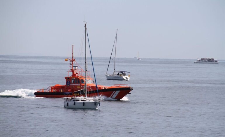 Rescatan en el mar el cuerpo de un varón adulto tras ser avistado por un pesquero al sudeste de Málaga