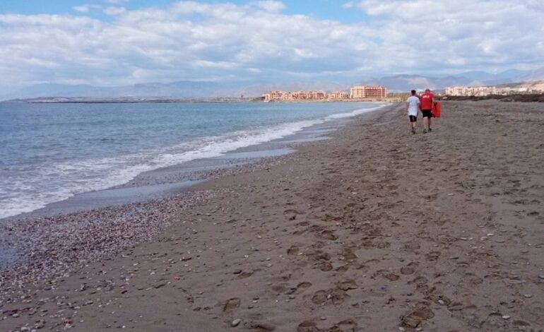 Hallan dos cuerpos sin vida en una playa de Punta Entinas-Sabinar en El Ejido (Almería)