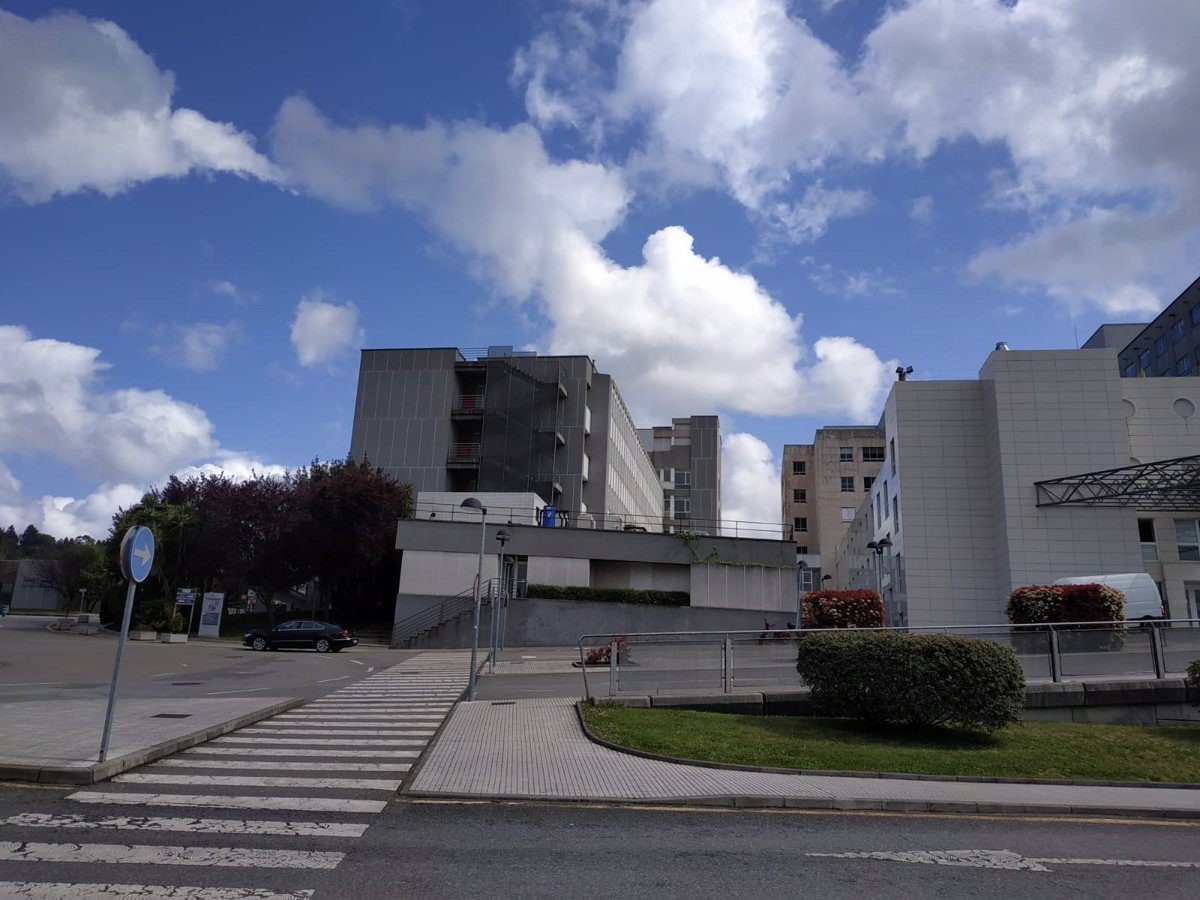 Cinco afectados por inhalación de humo, dos de ellos menores, en un incendio en Gijón