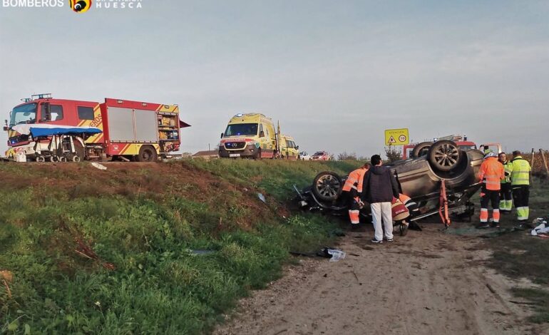 Tres heridos graves en el choque frontal de dos coches en la N-240, en Barbastro (Huesca)