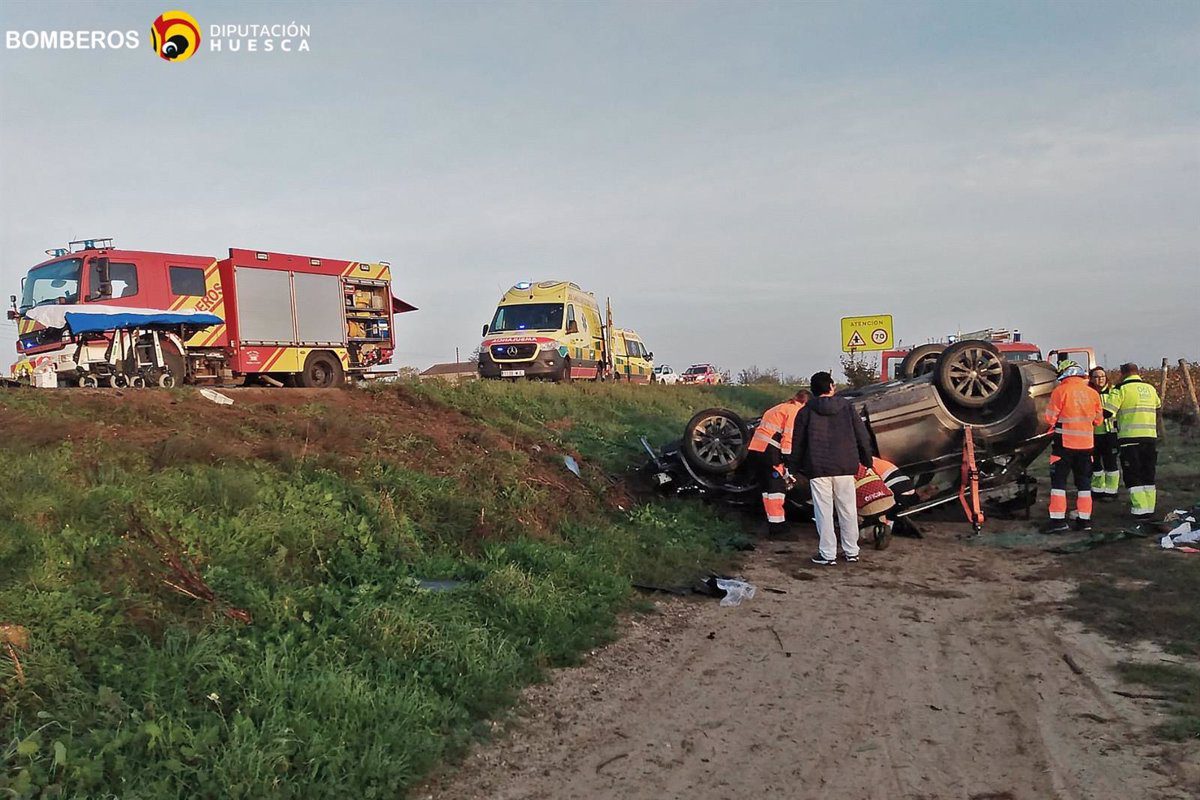 Tres heridos graves en el choque frontal de dos coches en la N-240, en Barbastro (Huesca)