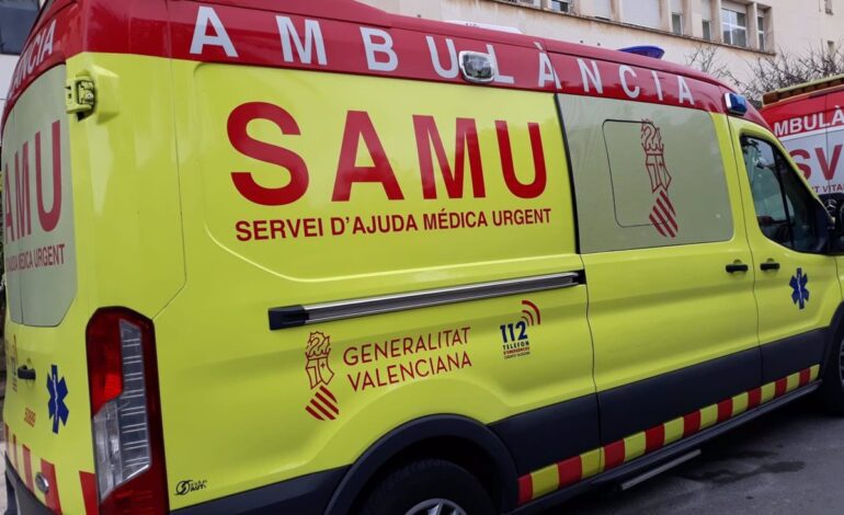 Muere un hombre tras volcar con su coche en una acequia de la A7 en Chiva (Valencia)