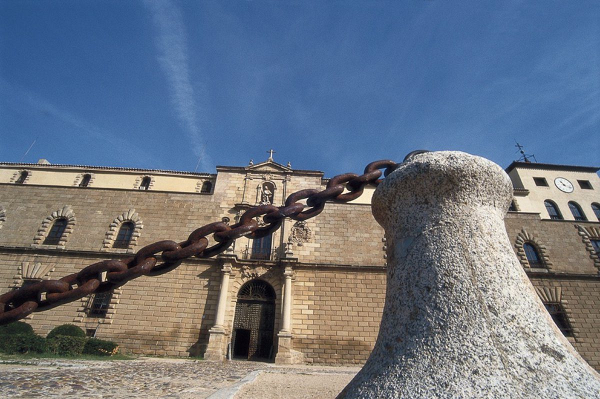 Hallan un artefacto explosivo de 1936 en el Hospital Tavera en Toledo que provoca el desalojo de un colegio