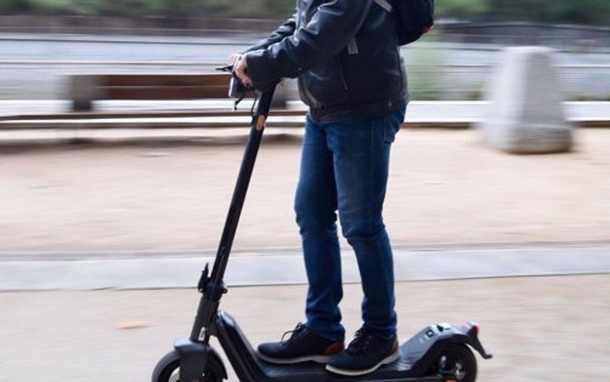 Denunciado el conductor de un patinete por dar positivo en alcohol tras sufrir un accidente