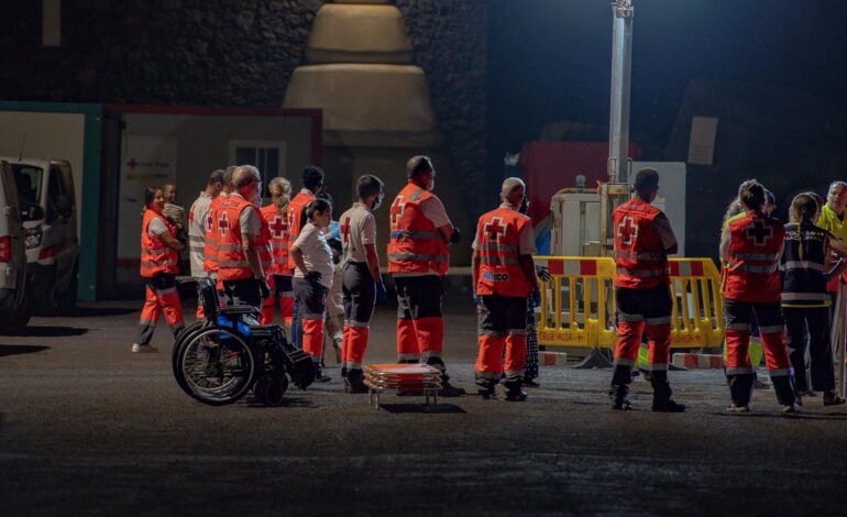 Llegan a El Hierro otros 221 migrantes a bordo de cuatro embarcaciones