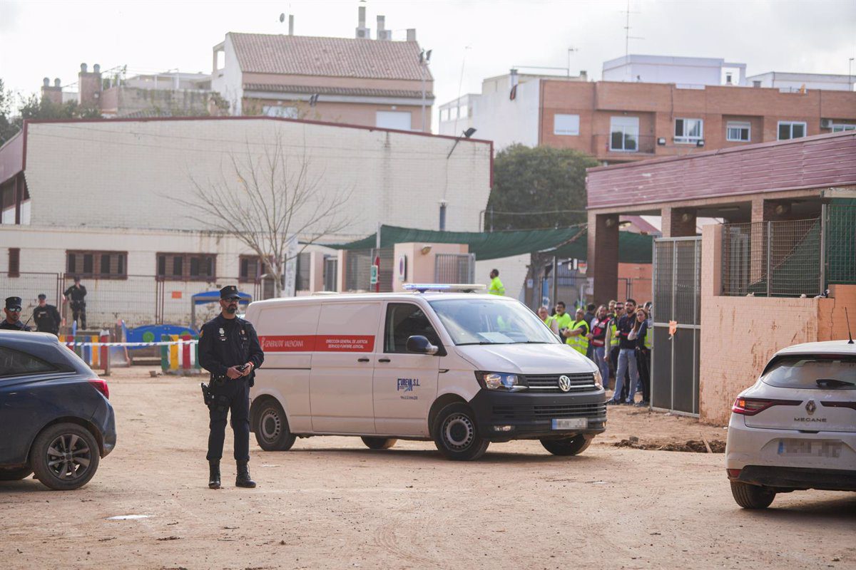 Mazón anuncia una «reunión de urgencia» con Tragsa y Educación tras la muerte de un operario en Massanassa