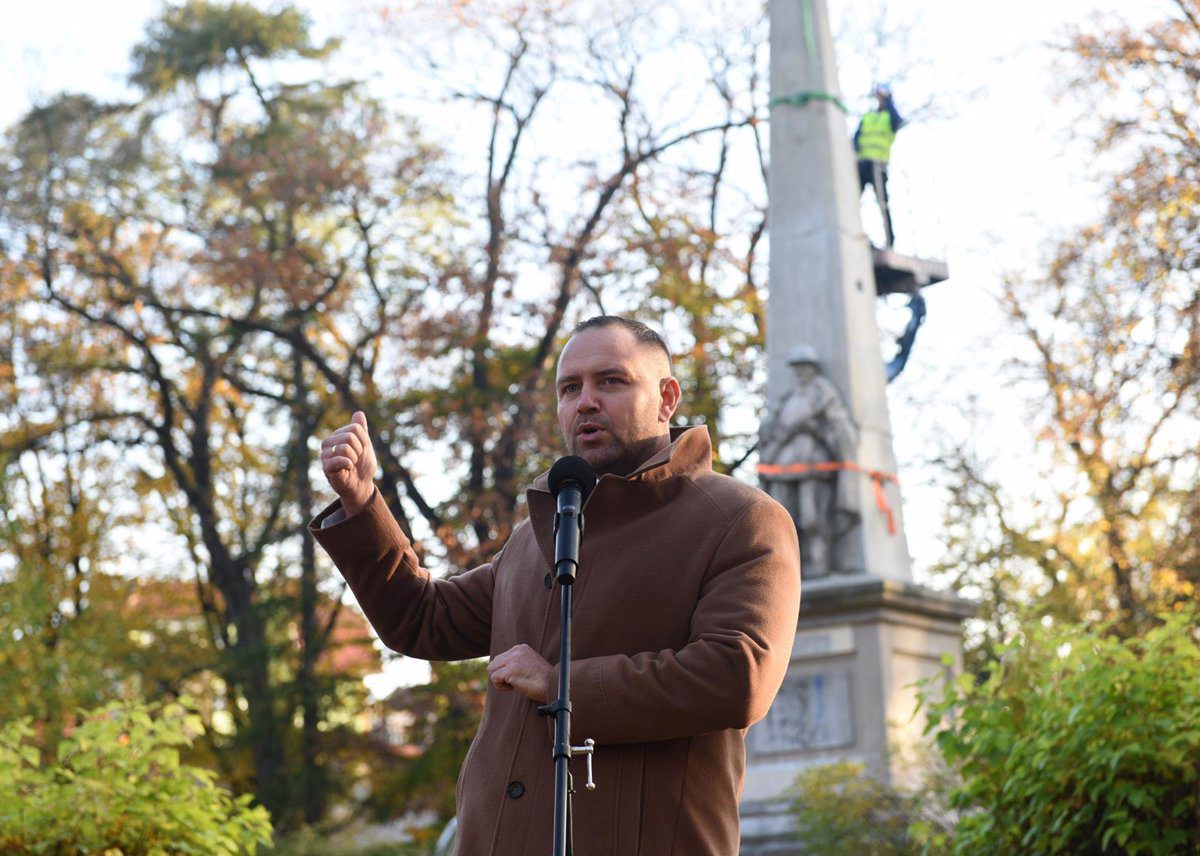 El opositor Ley y Justicia elige al historiador Karol Nawrocki como candidato a la Presidencia de Polonia