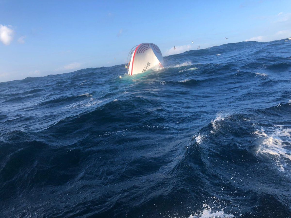 Rescatan a los cuatro tripulantes de un pesquero hundido en Cedeira (A Coruña) tras sufrir una vía de agua