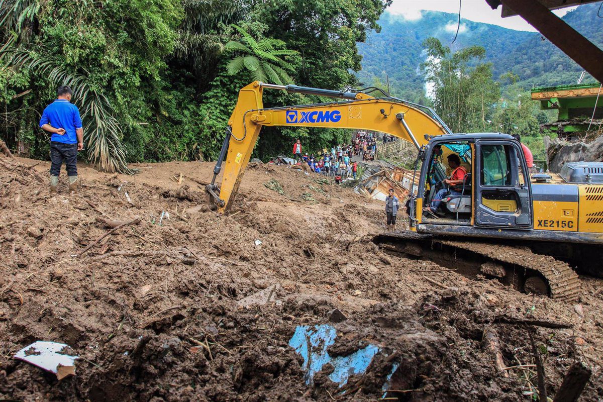 Al menos 20 muertos en Indonesia por inundaciones y deslizamientos de tierra a causa de las fuertes lluvias