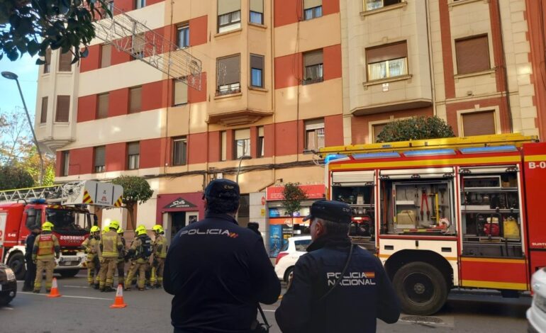 Trasladan al San Pedro a un hombre por intoxicación de humo tras un incendio en una vivienda de Pérez Galdós, en Logroño