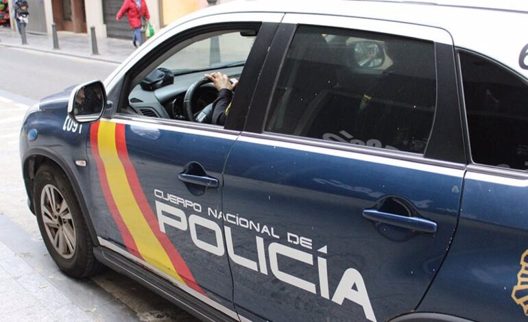 Detenido por agredir a otro hombre para robarle el móvil en Ciutadella