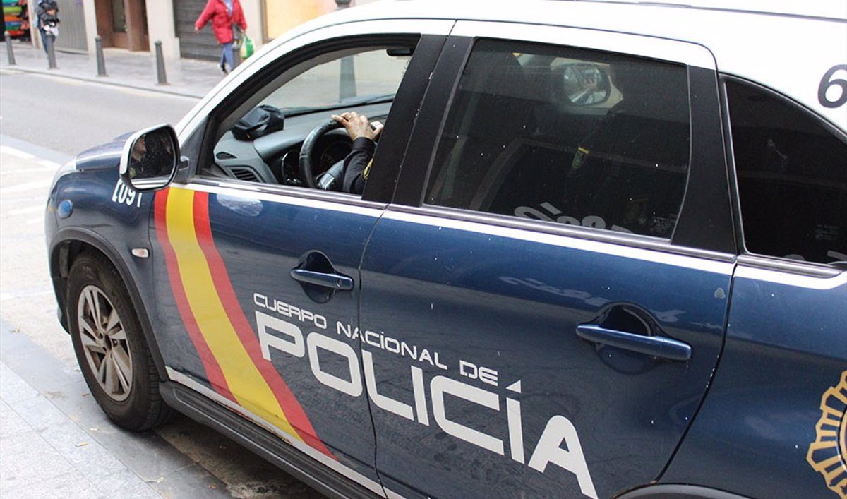 Detenido por agredir a otro hombre para robarle el móvil en Ciutadella