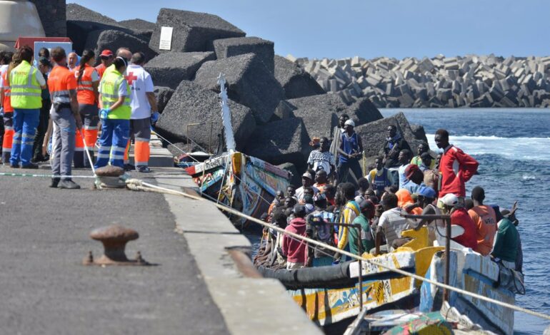 Interceptan un cayuco en aguas de El Hierro con 73 migrantes