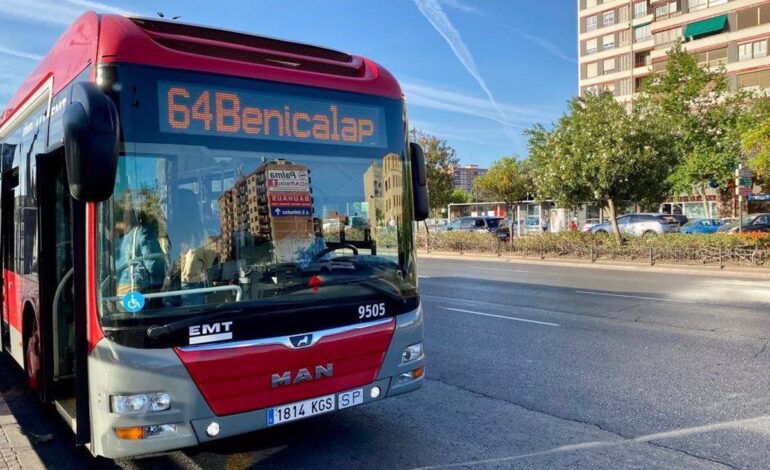 Un hombre agrede física y verbalmente a una conductora de la EMT de València por no abrir la puerta del autobús