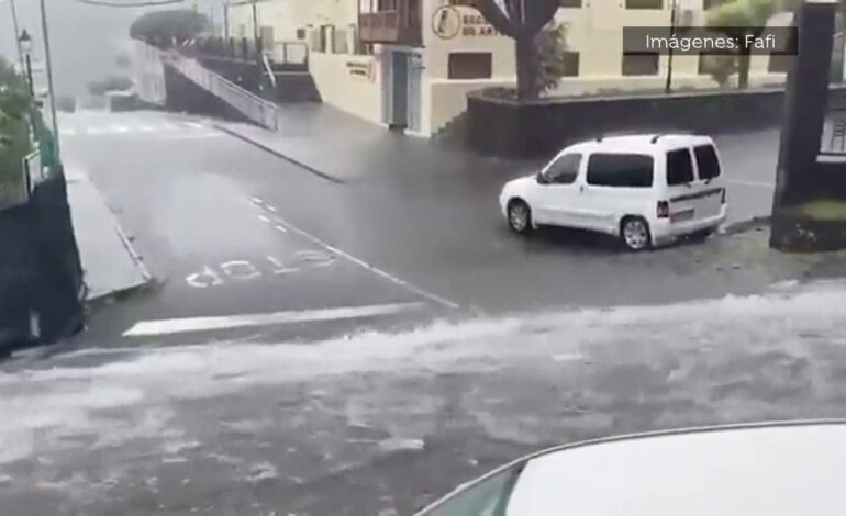 Las impactantes imágenes de la borrasca que inunda La Palma con lluvias torrenciales