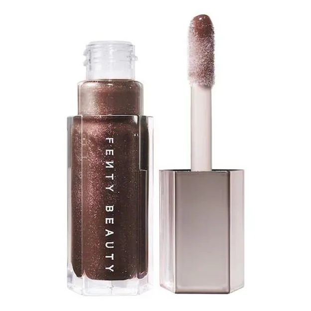 Iluminador de labios universal Fenty Beauty Gloss Bomb en chocolate caliente