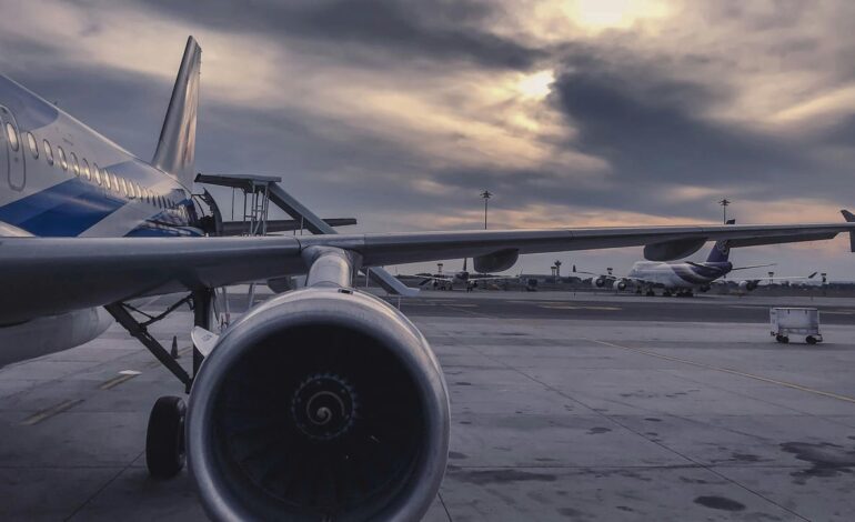 Un hombre que viajaba en avión publica una aterradora imagen durante el vuelo y se vuelve viral