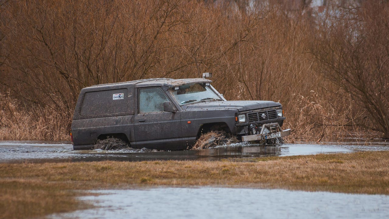 La razón por la que el conductor del 4X4 que cruza una calle de Málaga en plena DANA comete una grave imprudencia