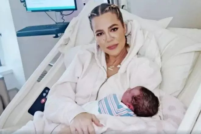 Khloé Kadashian posa en el hospital con su segundo hijo, Tatum-Instagra.