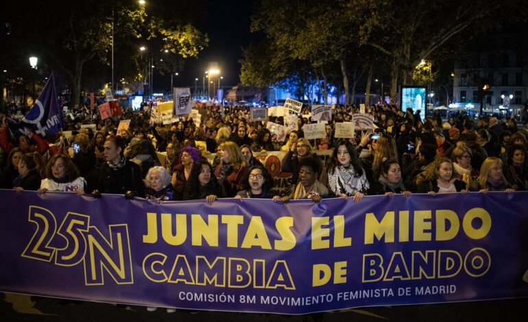 Miles de mujeres salen a las calles de toda España para reclamar contra la violencia machista en el 25N