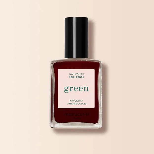 Esmalte de uñas verde.