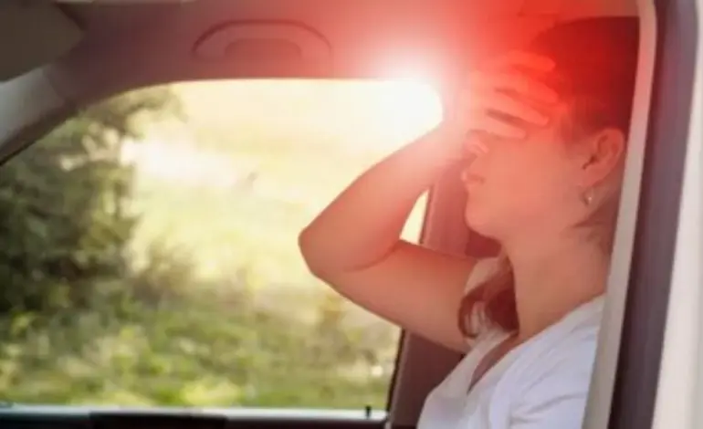 ¿Sufres mareos en el coche? Este truco viral puede ser la solución que necesitas