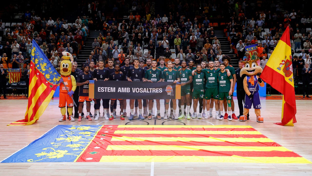 El deporte vuelve a Valencia con un minuto de sepulcral silencio en la Fonteta