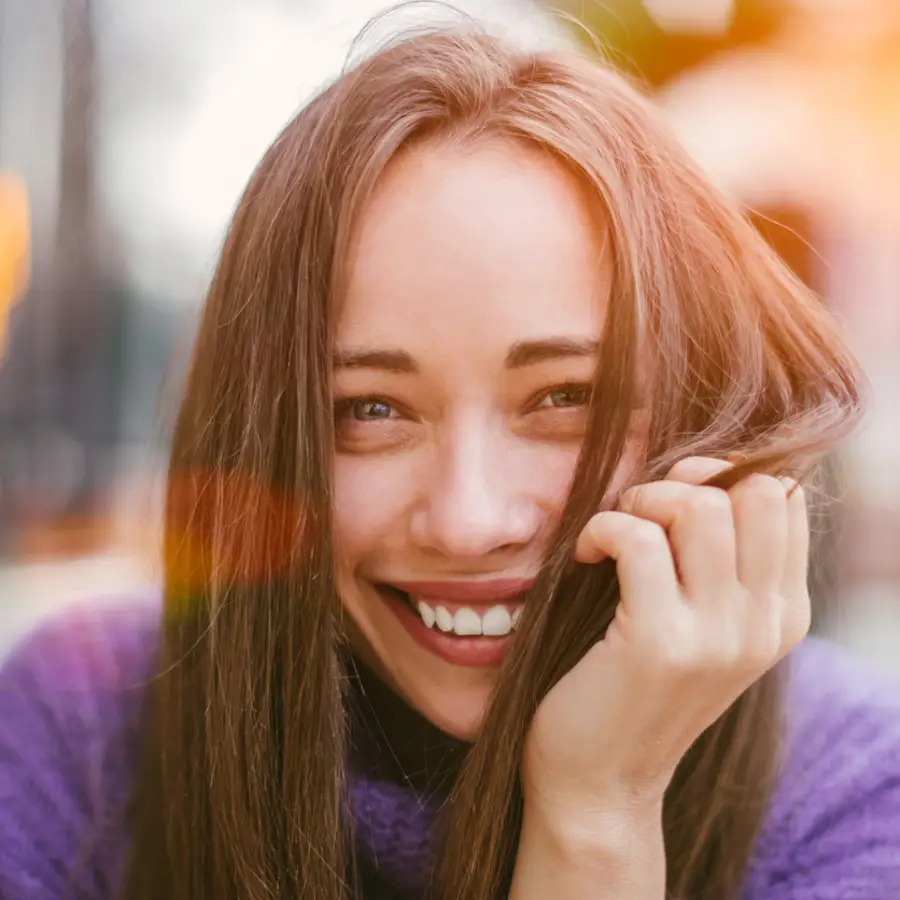 mujer sonriente