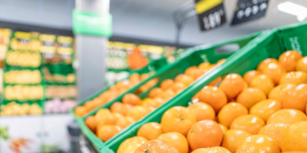 La DANA en España obliga a algunos vendedores británicos a encontrar alternativas en el hemisferio sur para comprar naranjas o caquis