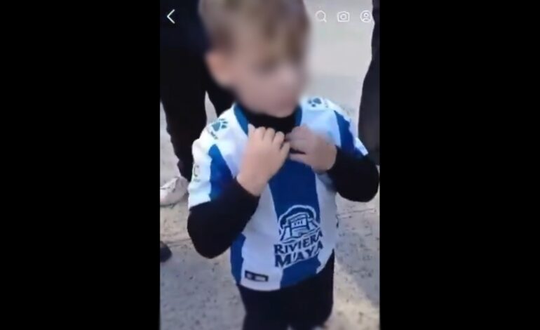 Obligan a un niño de cinco años a quitarse la camiseta del Espanyol para poder entrar en el campo del Girona