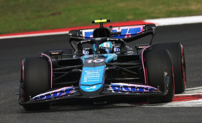 Alpine ficha por Mercedes