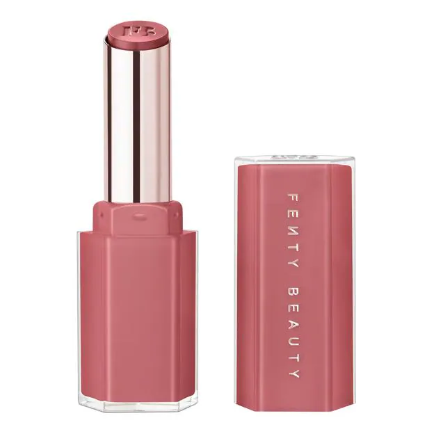 Lápiz labial Fenty Beauty Gloss Bomb.