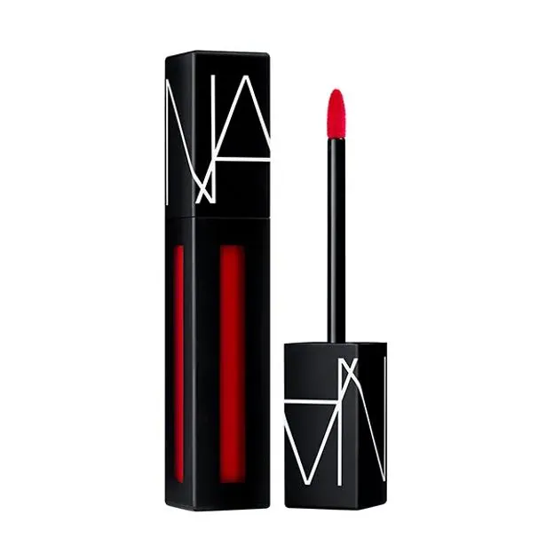 Lápiz labial rojo de Nars.