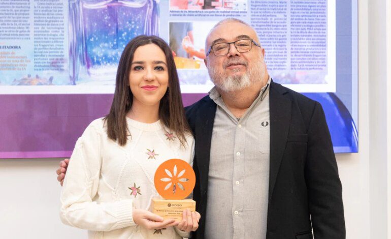 La periodista de ABC Laura Montero Carretero, premio de periodismo de la industria cosmética