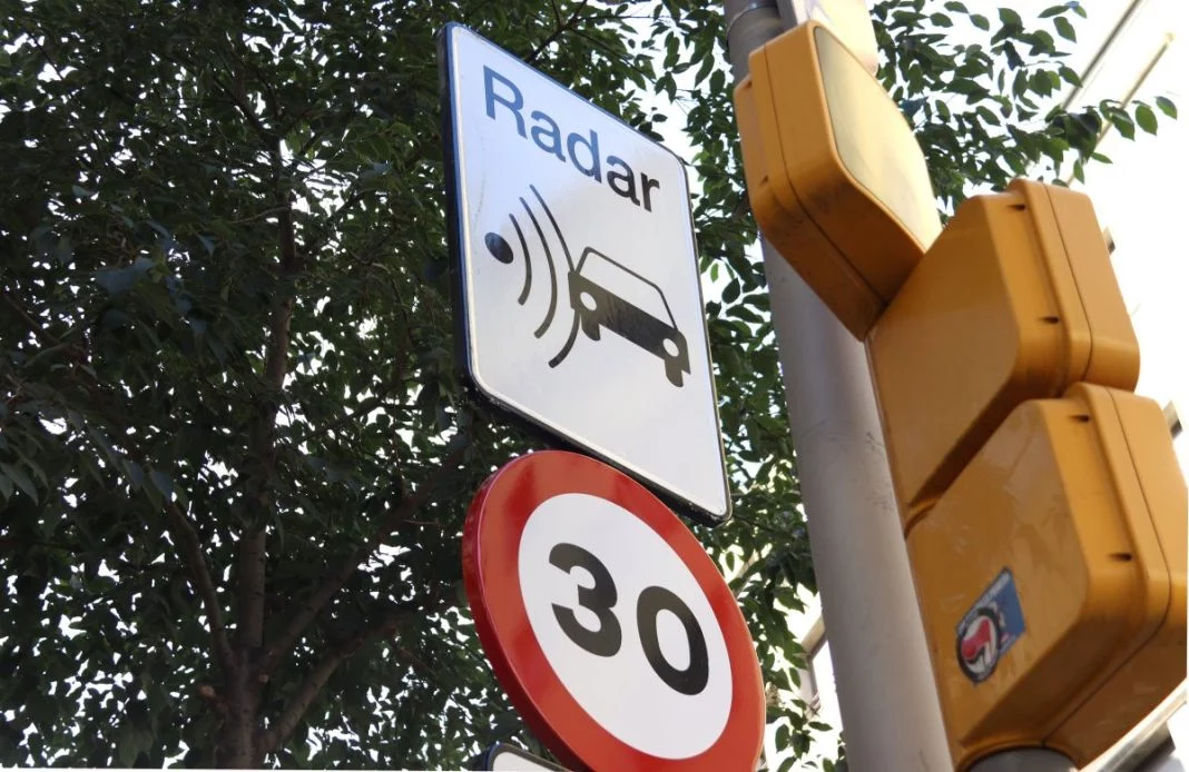 El radar de velocidad que opera en Barcelona y que pone una multa cada 4 minutos