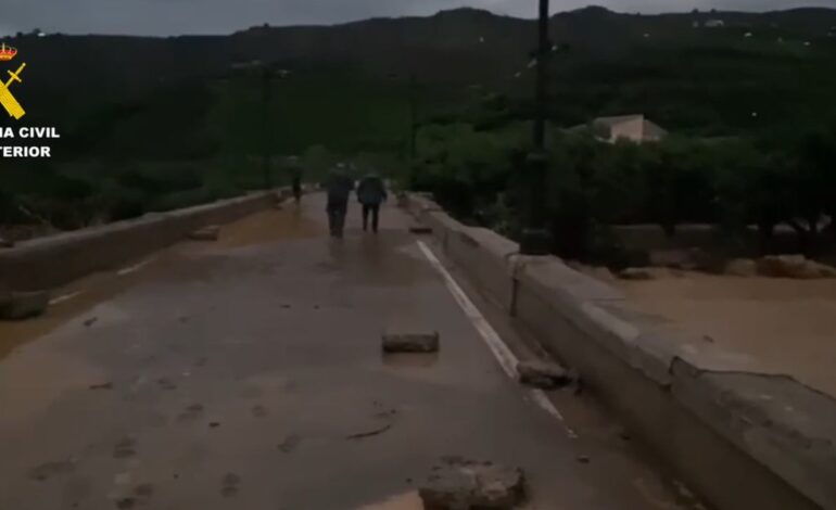 El río Benamargosa se desborda y provoca inundaciones en algunas viviendas: «Puede ser fatal»