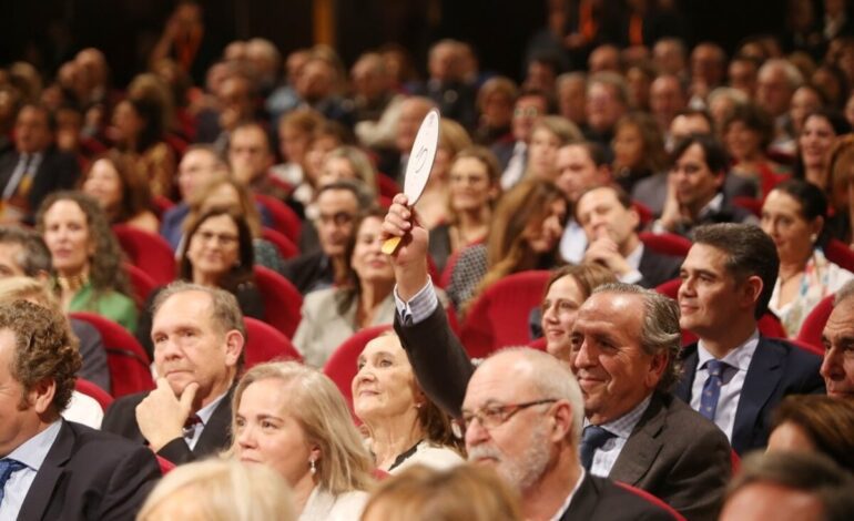 Esta empresa española subasta capones para otorgar 30 becas a estudiantes afectados por la DANA